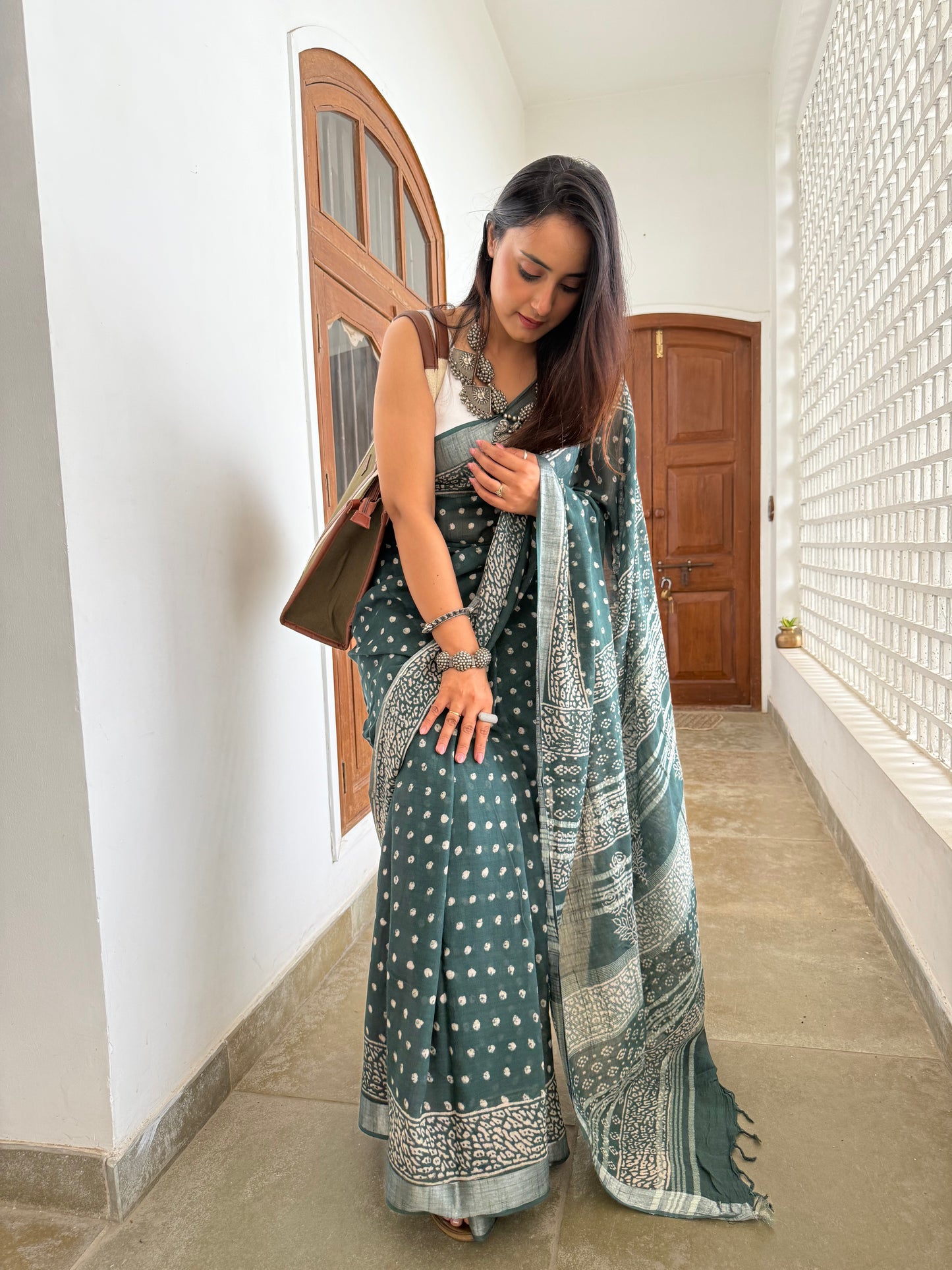 Neema Dabu Linen Saree (Teerth By Amaanyaa)