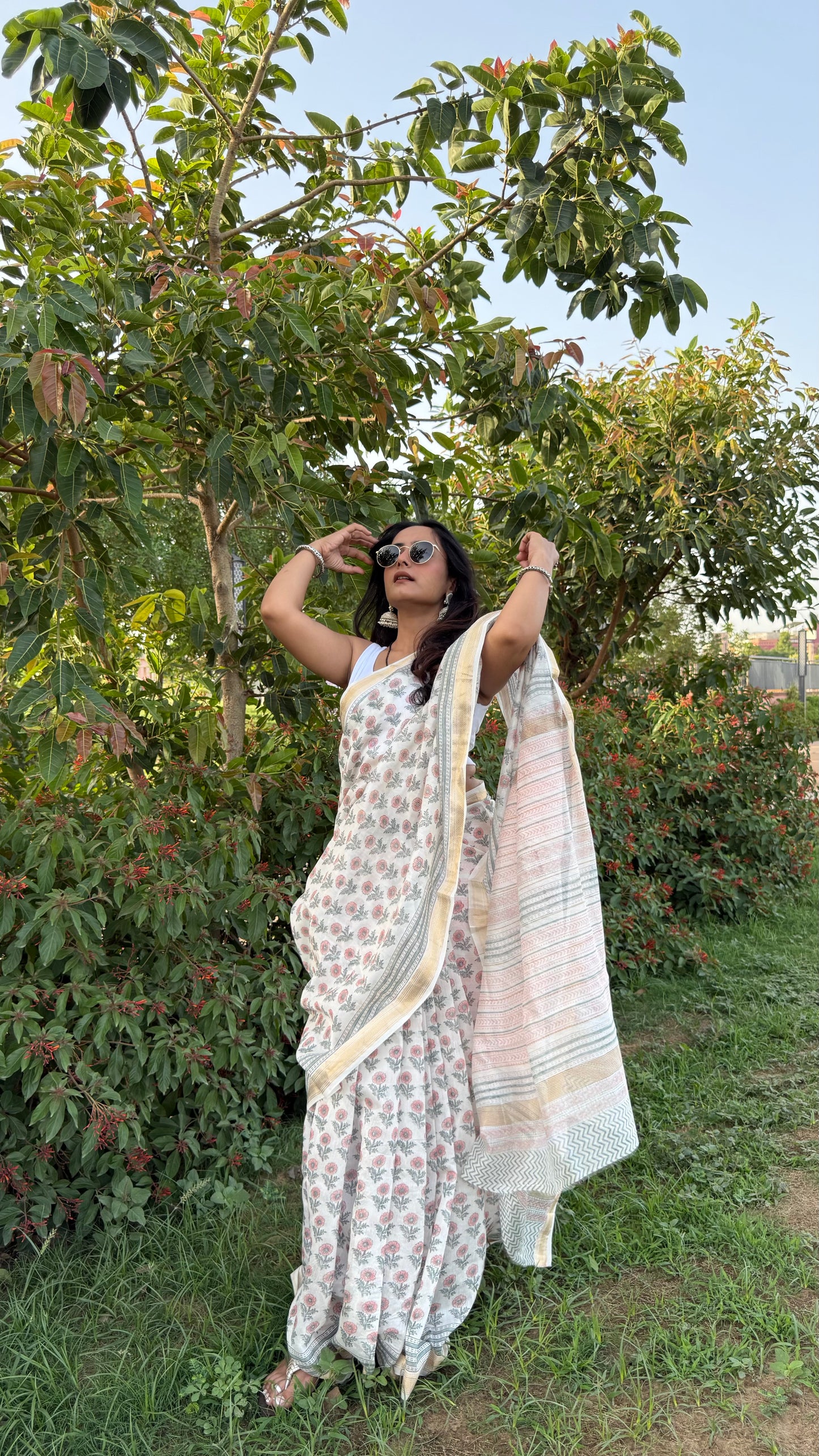 Shwetambar Handblock Maheshwari Saree (Teerth By Amaanyaa)