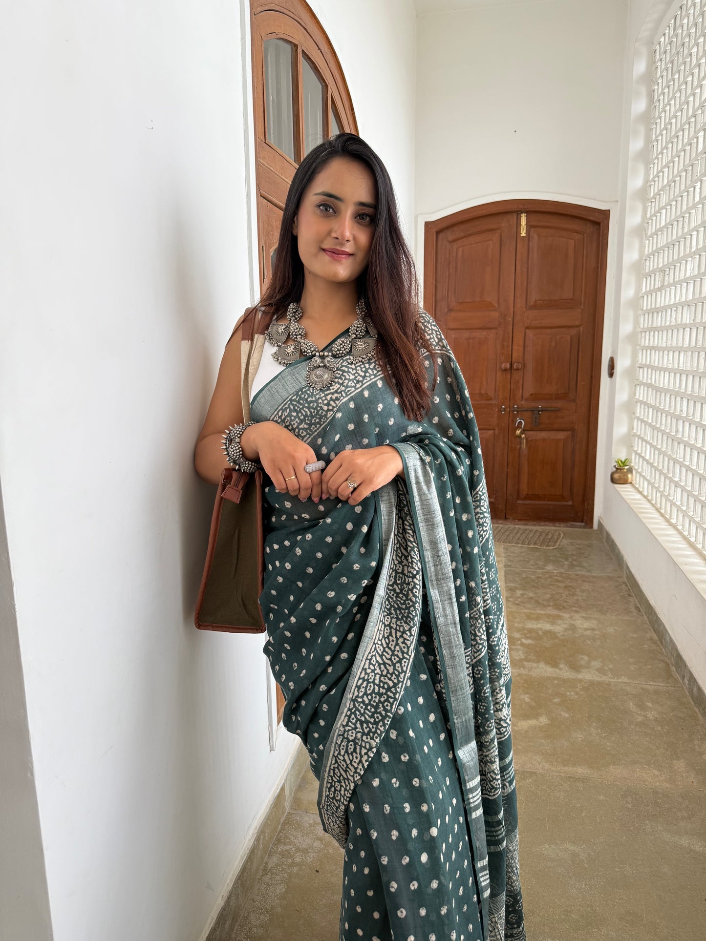 Neema Dabu Linen Saree (Teerth By Amaanyaa)
