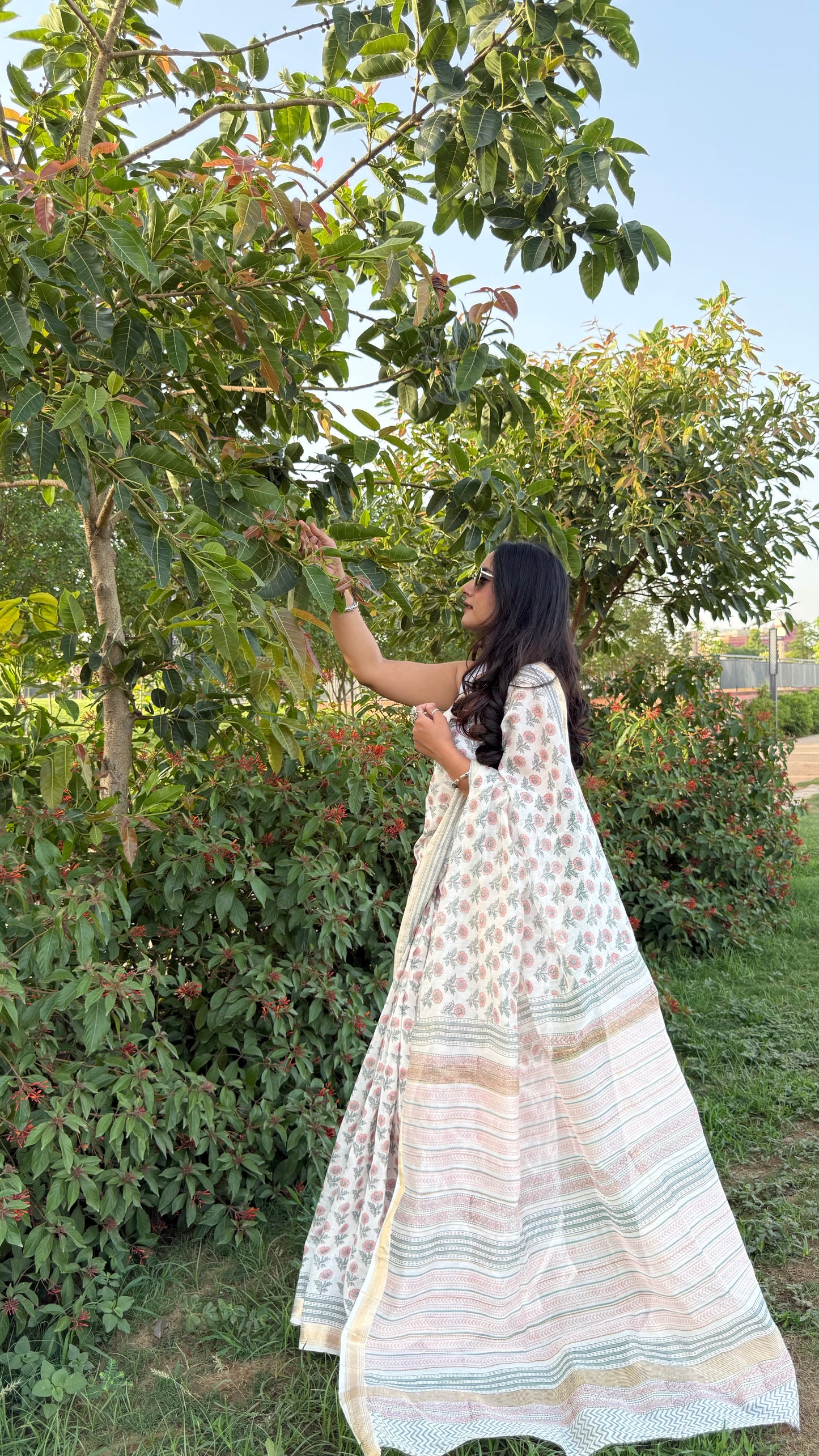 Shwetambar Handblock Maheshwari Saree (Teerth By Amaanyaa)