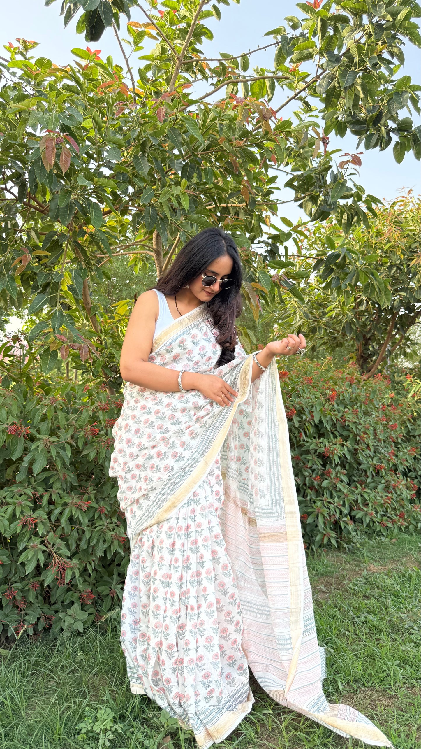 Shwetambar Handblock Maheshwari Saree (Teerth By Amaanyaa)