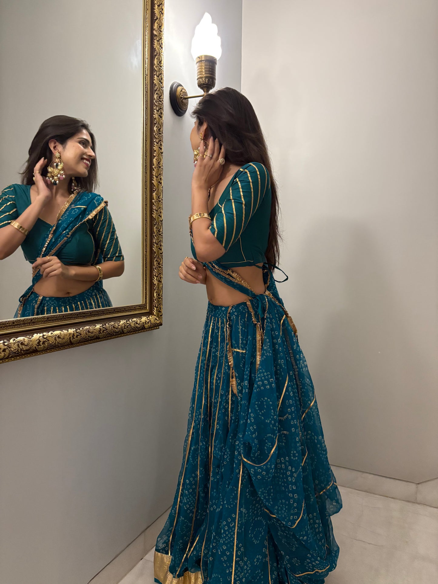Siddhi Firozi Bandhani lehenga