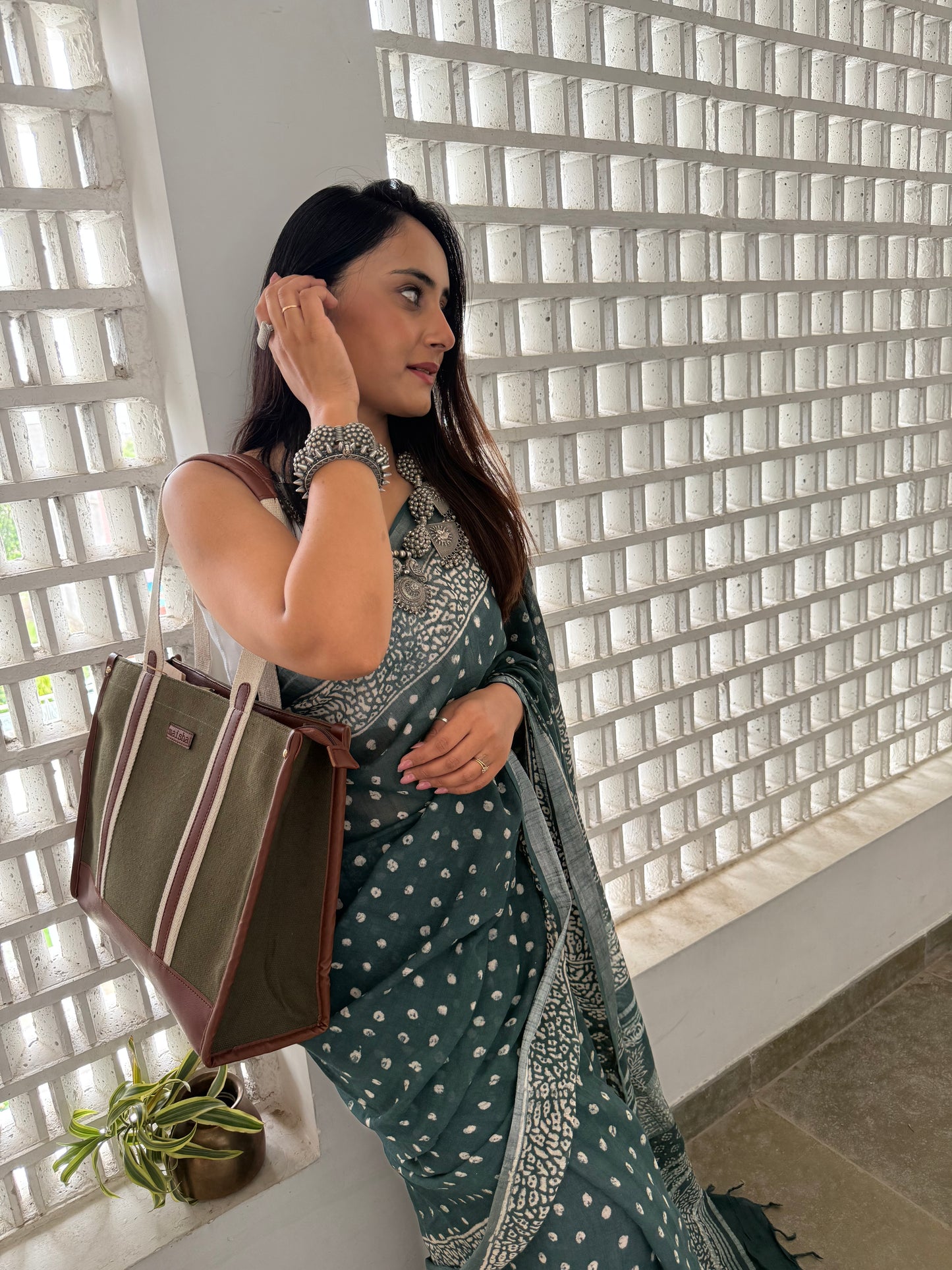 Neema Dabu Linen Saree (Teerth By Amaanyaa)