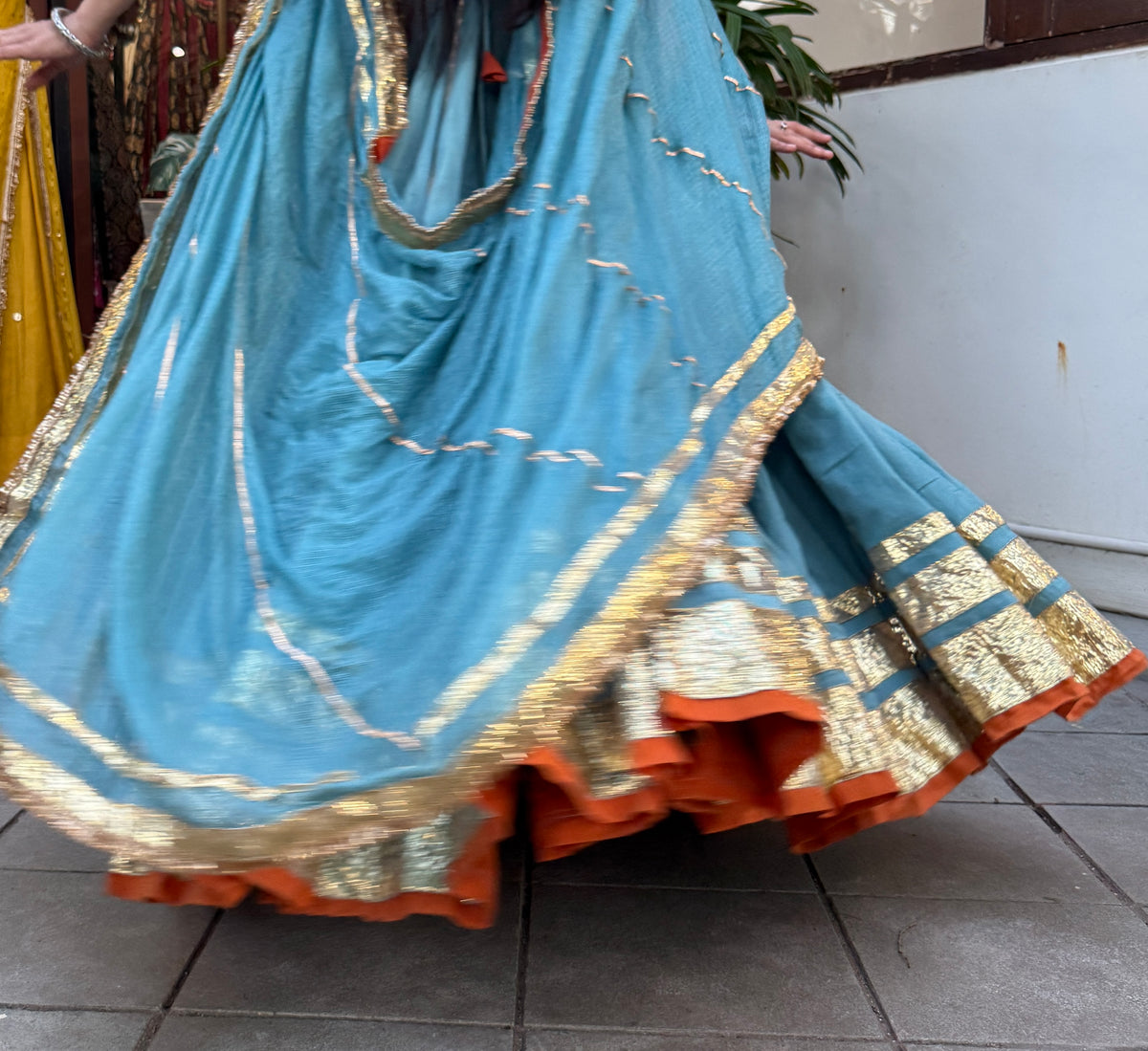 Mannat Firozi Lehenga