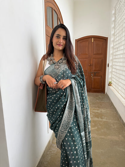 Neema Dabu Linen Saree (Teerth By Amaanyaa)