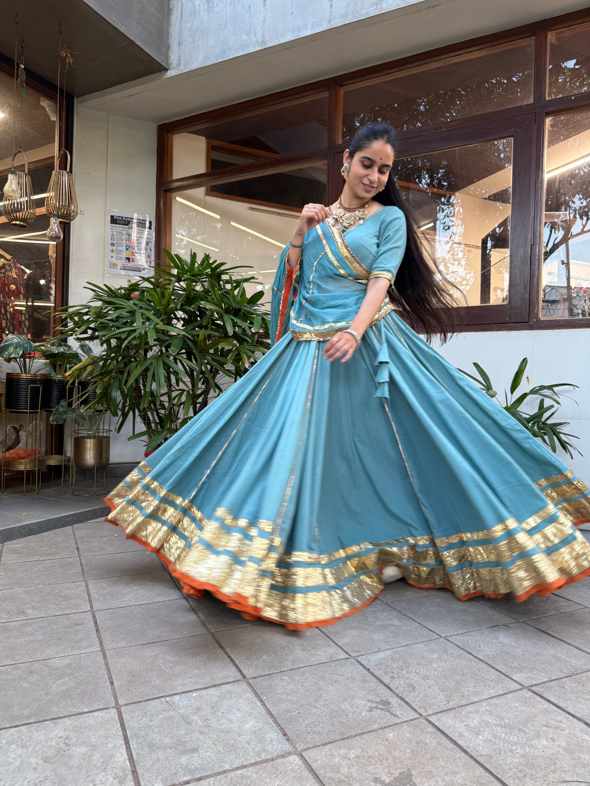 Mannat Firozi Lehenga