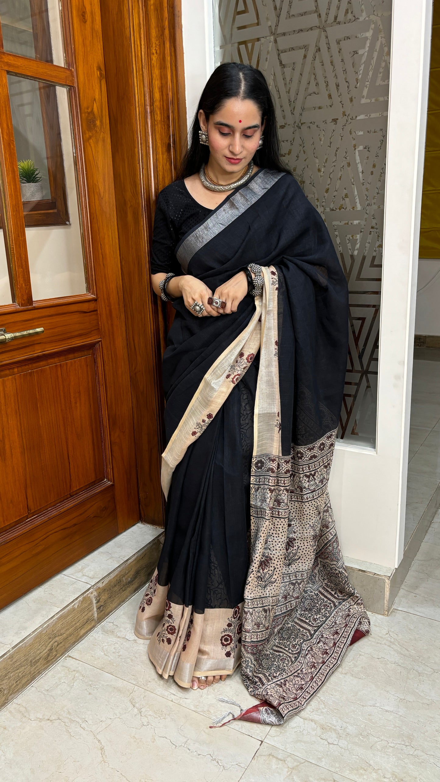 Areeba Black Linen Saree