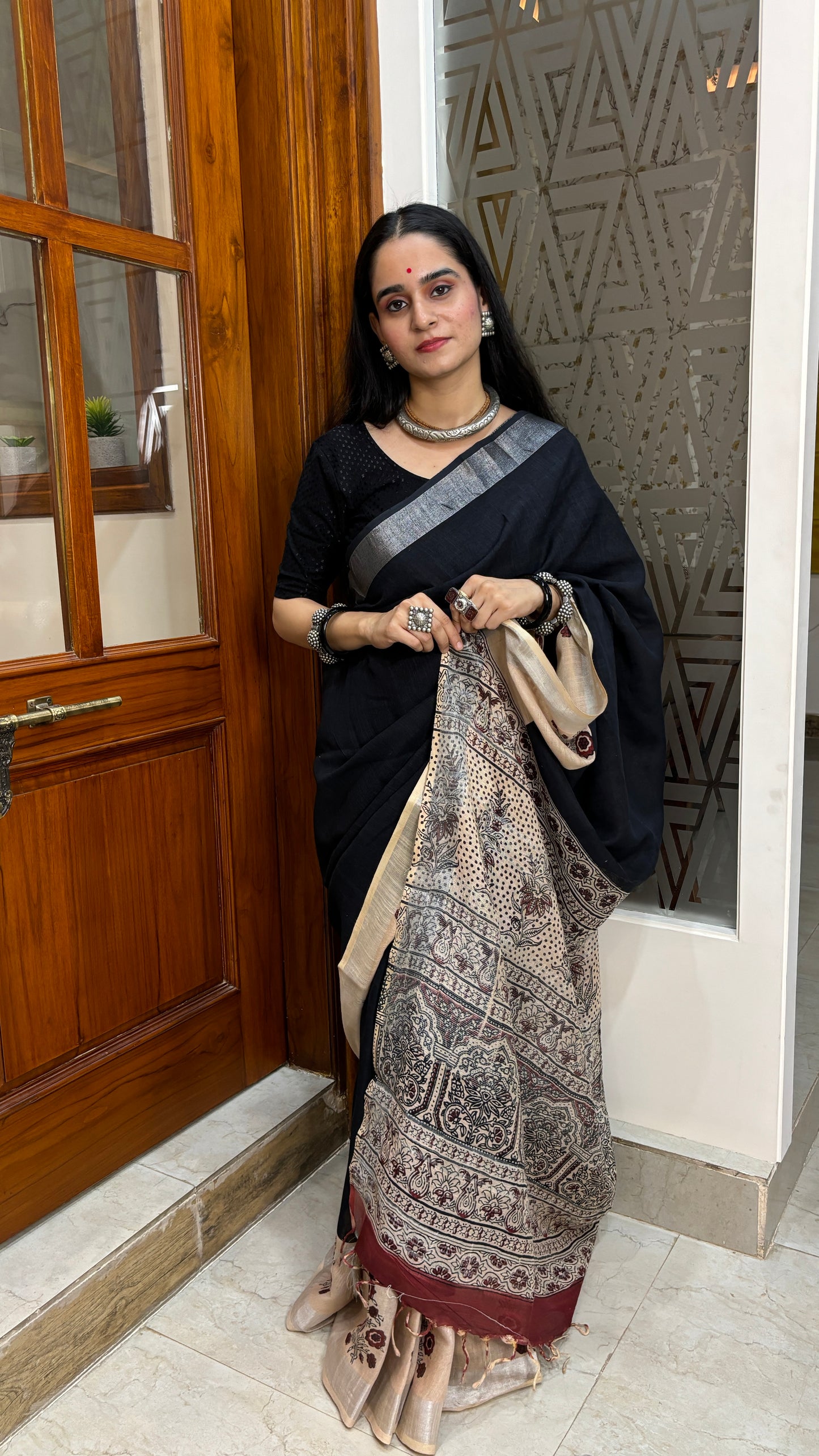 Areeba Black Linen Saree