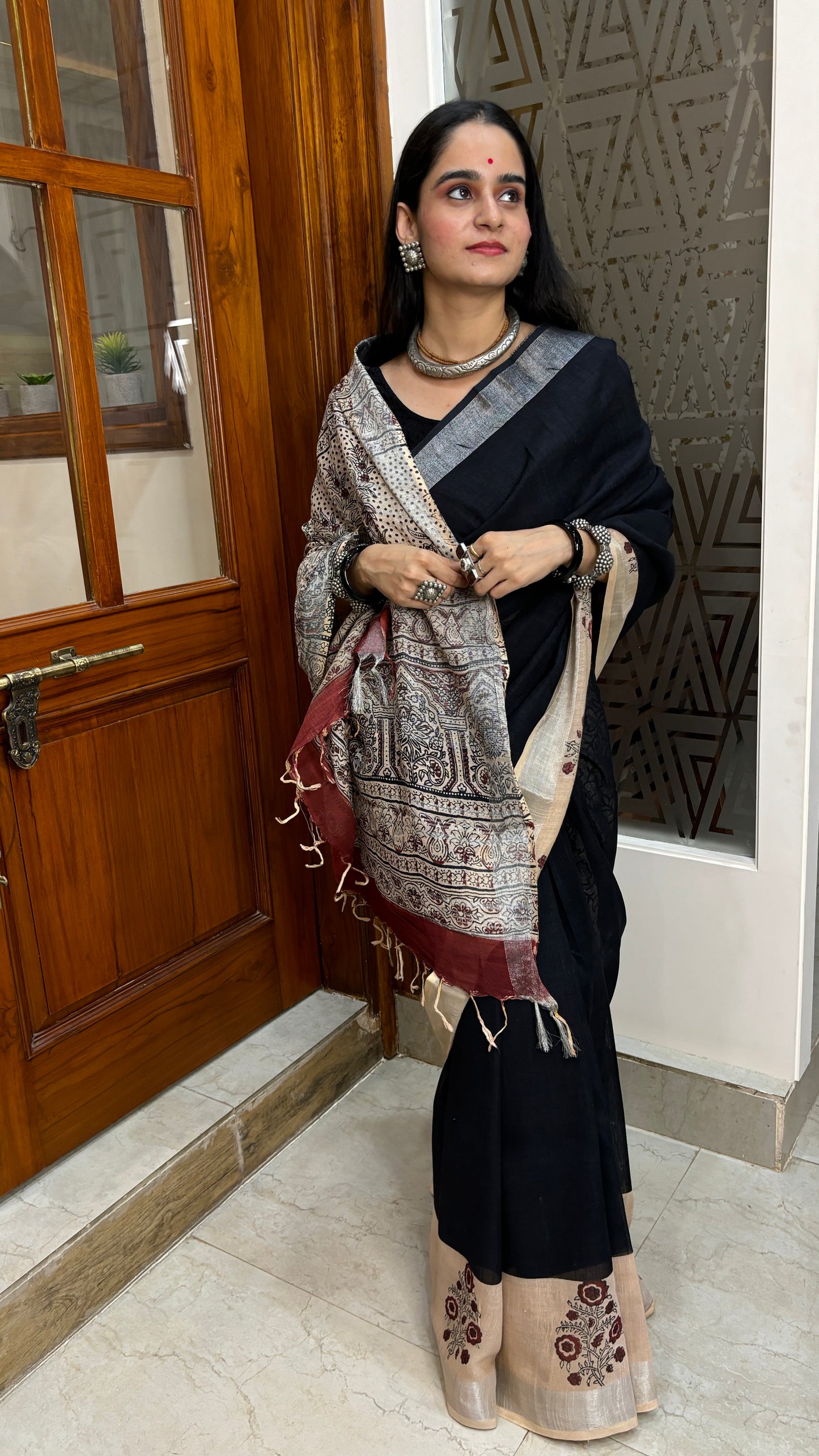 Areeba Black Linen Saree